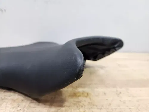 2006-2007 Yamaha YZF R6 OEM Single Seat Front Seat Driver - 2C0-24710-01-00