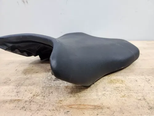 2006-2007 Yamaha YZF R6 OEM Single Seat Front Seat Driver - 2C0-24710-01-00