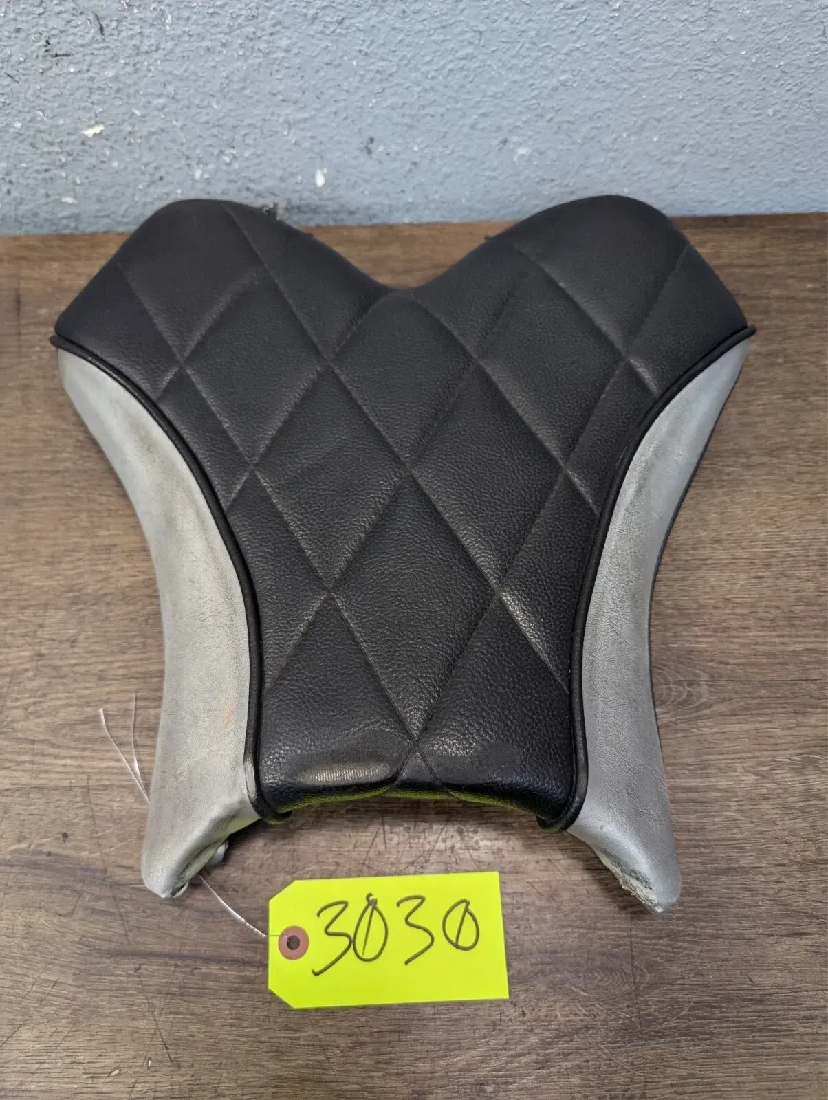 2007-2008 YAMAHA YZFR1 OEM FRONT DRIVERS SEAT PAD SADDLE PILLION 4C8-24710-00-00