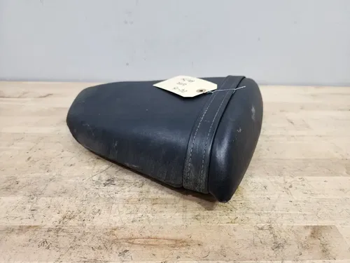 2004-2005 SUZUKI GSX-R600 GSXR600 OEM REAR PILLION SEAT SADDLE - 45300-29G01-6BY