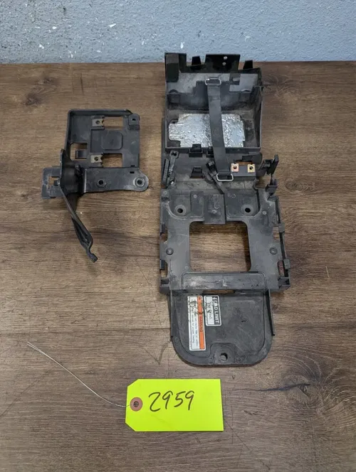2007 YAMAHA YZF R6 OEM REAR BACK TAIL UNDERTAIL BATTERY TRAY - 2C0-8212B-00-00