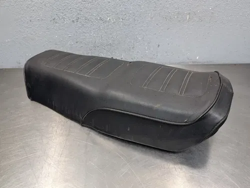 1981 Suzuki GS650E OEM FRONT SEAT SADDLE DRIVER RIDER BLACK - 45100-34522-48G