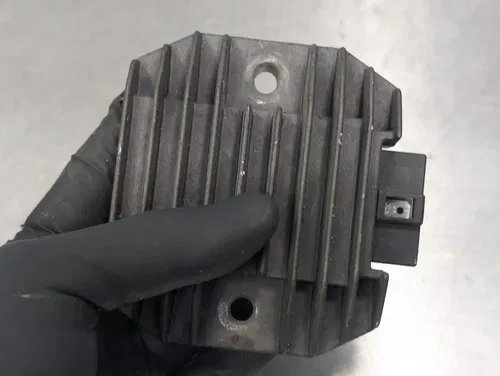 2001-2002 YAMAHA YZF R6 OEM RECTIFIER VOLTAGE REGULATOR - 4JH-81960-01-00