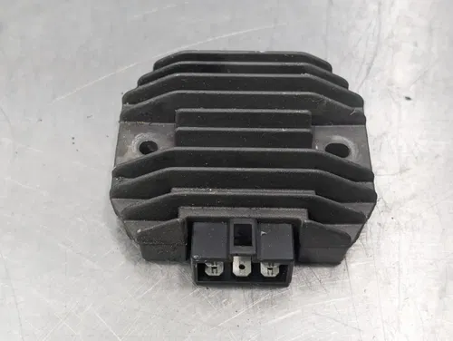 2001-2002 YAMAHA YZF R6 OEM RECTIFIER VOLTAGE REGULATOR - 4JH-81960-01-00