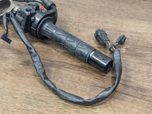 2005-2005 KAWASAKI NINJA ZX6R OEM RIGHT CLIP ON HANDLE BAR KILL OFF START SWITCH