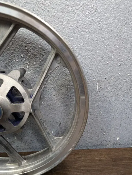 2006 Kawasaki Ninja EX250 EX 250 OEM Front Wheel Rim Hub - 41073-1365-QT
