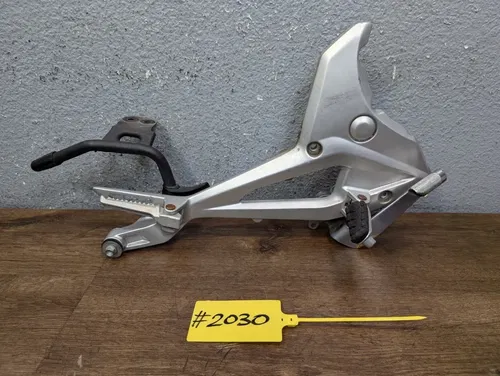 12-15 HONDA NC700X OEM RIGHT REARSET FOOT REST FOOTREST PEG BRACKET STRAIGHT