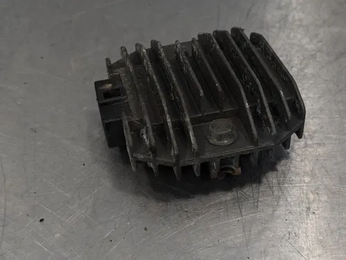 2001-2002 YAMAHA YZF R6 OEM RECTIFIER VOLTAGE REGULATOR - 4JH-81960-01-00