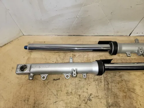 99-02 YAMAHA YZF R6 YZFR6 OEM RIGHT LEFT FRONT SUSPENSION FORKS SMALL BEND