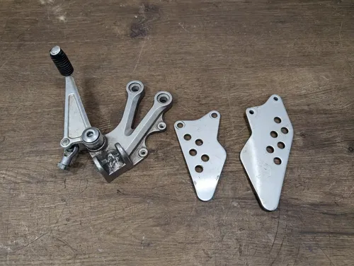 04-05 KAWASAKI NINJA ZX10R OEM LEFT REARSET REAR SET DRIVER FOOT REST SHIFTER