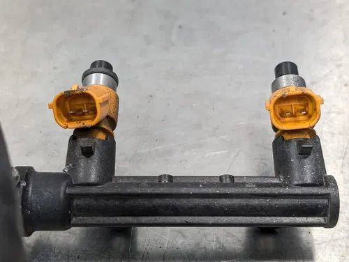 2007-2012 Honda CBR600RR Primary Fuel Injector Rail Assembly OEM CBR 600 RR