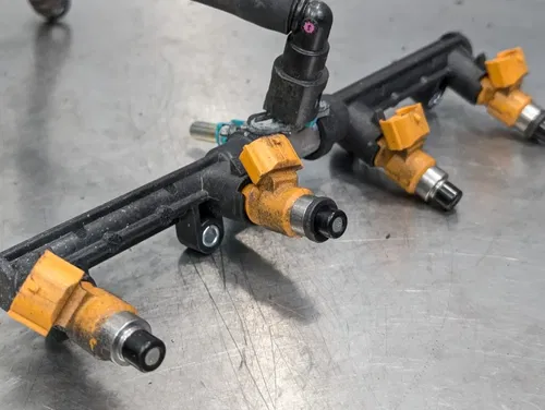 2007-2012 Honda CBR600RR Primary Fuel Injector Rail Assembly OEM CBR 600 RR