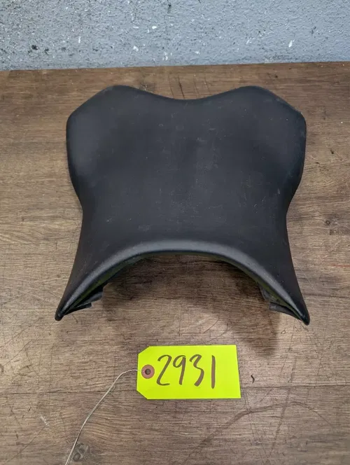 2006-2007 Yamaha YZF R6 OEM Single Seat Front Seat Driver - 2C0-24710-01-00