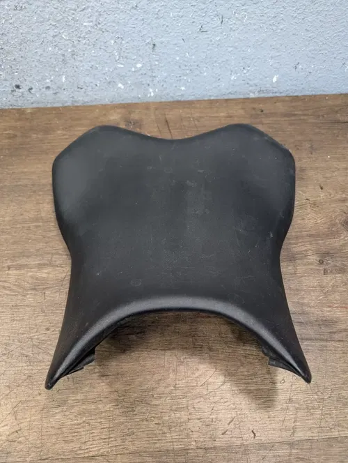 2006-2007 Yamaha YZF R6 OEM Single Seat Front Seat Driver - 2C0-24710-01-00