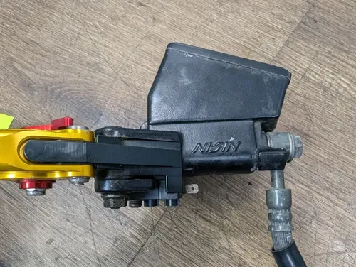 2006 SUZUKI SV650 OEM FRONT BRAKE MASTER CYLINDER w/ LEVER - 59600-10G30