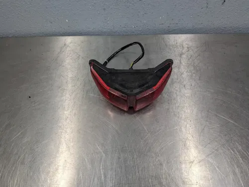 2006-2016 YAMAHA FZ1 REAR TAIL TAILLIGHT BACK BRAKE LIGHT 2D1-84710-00-00