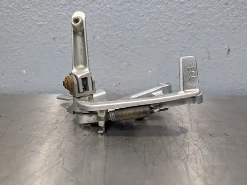 03-05 YAMAHA YZF R6 06-09 R6S OEM RIGHT REARSET FOOTREST PEG BRACKET BRAKE PEDAL