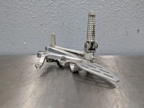 03-05 YAMAHA YZF R6 06-09 R6S OEM RIGHT REARSET FOOTREST PEG BRACKET BRAKE PEDAL