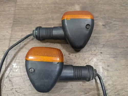 2007 SUZUKI GS 500 GS500 OEM FRONT TURN SIGNAL BLINKER PAIR - 35601-01D30