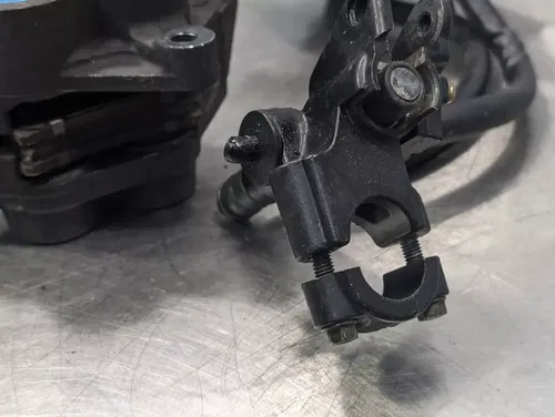 2001-2002 YAMAHA YZF R6 OEM RIGHT LEFT FRONT BRAKE CALIPER SET - 5DM-2580T-00-00