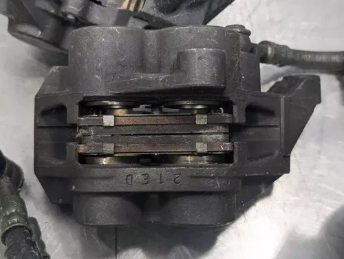 2001-2002 YAMAHA YZF R6 OEM RIGHT LEFT FRONT BRAKE CALIPER SET - 5DM-2580T-00-00