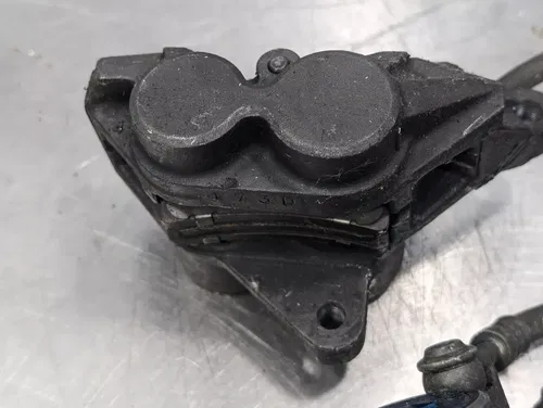 2001-2002 YAMAHA YZF R6 OEM RIGHT LEFT FRONT BRAKE CALIPER SET - 5DM-2580T-00-00