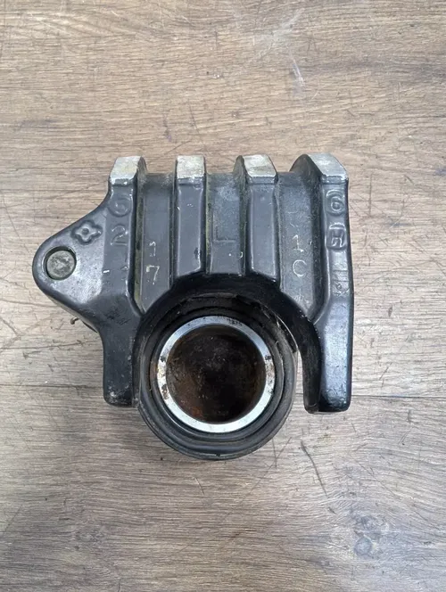1981-1983 YAMAHA VIRAGO XV750 OEM FRONT BRAKE CALIPER HOUSING - 4H7-25810-12-00