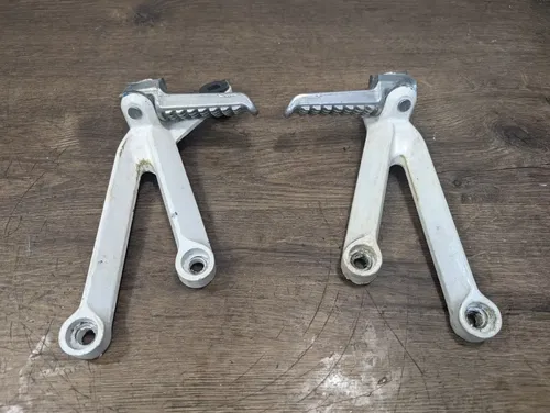 2005 KAWASAKI NINJA ZX10R OEM REAR BACK PASSENGER FOOT PEG REST SET PAIR