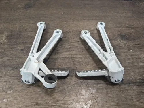 2005 KAWASAKI NINJA ZX10R OEM REAR BACK PASSENGER FOOT PEG REST SET PAIR