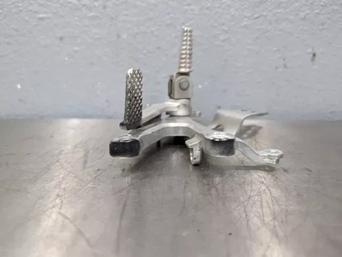 03-05 YAMAHA YZF R6 06-09 R6S OEM RIGHT REARSET FOOTREST PEG BRACKET BRAKE PEDAL