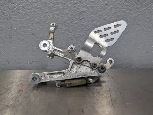 03-05 YAMAHA YZF R6 06-09 R6S OEM RIGHT REARSET FOOTREST PEG BRACKET BRAKE PEDAL