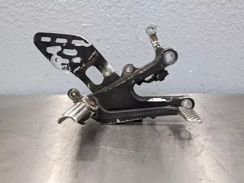 03-05 YAMAHA YZF R6 06-09 R6S OEM RIGHT REARSET FOOTREST PEG BRACKET BRAKE PEDAL