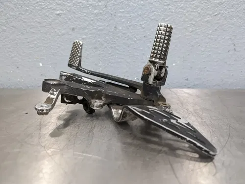 03-05 YAMAHA YZF R6 06-09 R6S OEM RIGHT REARSET FOOTREST PEG BRACKET BRAKE PEDAL
