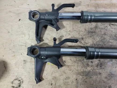 09-12 KAWASAKI ZX6R FRONT FORKS STRAIGHT 17K MILES Left Side Barely Bent