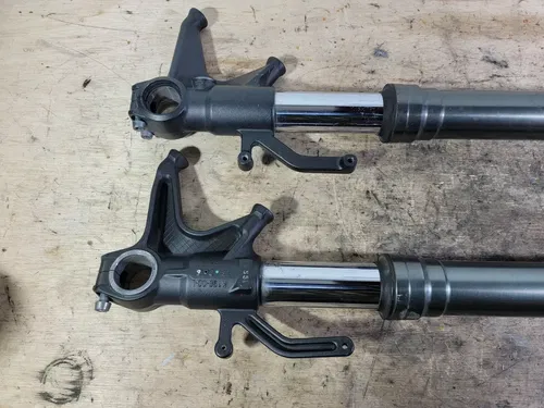 09-12 KAWASAKI ZX6R FRONT FORKS STRAIGHT 17K MILES Left Side Barely Bent