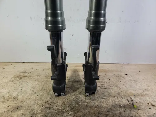 09-12 KAWASAKI ZX6R FRONT FORKS STRAIGHT 17K MILES Left Side Barely Bent