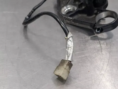 01-02 YAMAHA YZF R6 YZFR6 OEM FORKS UPPER TRIPLE TREE IGNITION LOCK WITH KEY