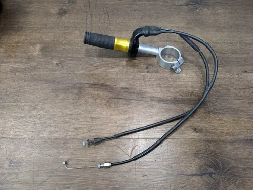 2006-2007 Yamaha YZF R6 OEM Throttle Tube Housing w/ Cables - 2C0-26302-00-00