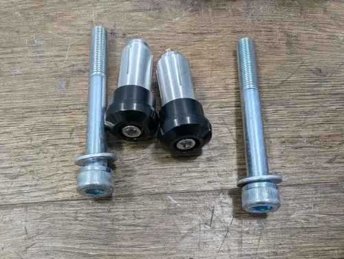 2004-2005 Suzuki GSXR 600 Frame Sliders Crash Protector No Cut - Black