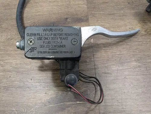 2007 SUZUKI GS 500 GS500 OEM FRONT BRAKE MASTER CYLINDER CALIPER 59100-33D81-999