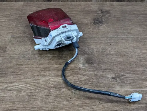 17-23 SUZUKI GSXR 1000R OEM REAR TAIL TAILLIGHT BACK BRAKE LIGHT - 35710-17KA0