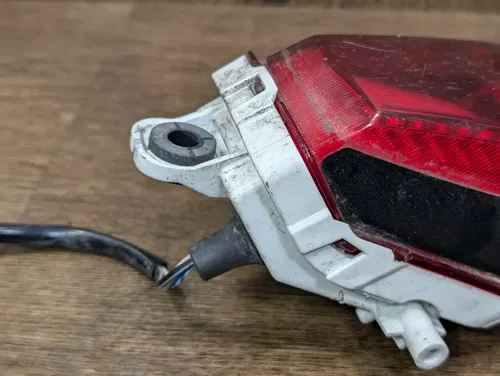 17-23 SUZUKI GSXR 1000R OEM REAR TAIL TAILLIGHT BACK BRAKE LIGHT - 35710-17KA0