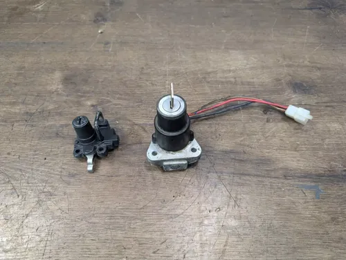 1981-1983 YAMAHA VIRAGO XV750 IGNITION SWITCH STEERING LOCK AND HELMET LOCK