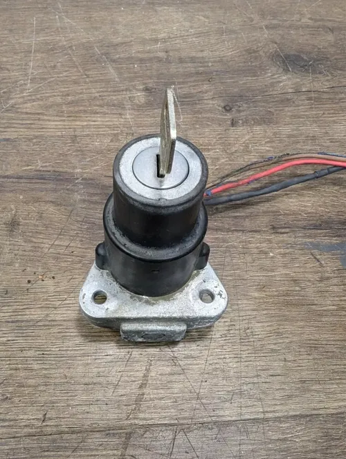 1981-1983 YAMAHA VIRAGO XV750 IGNITION SWITCH STEERING LOCK AND HELMET LOCK
