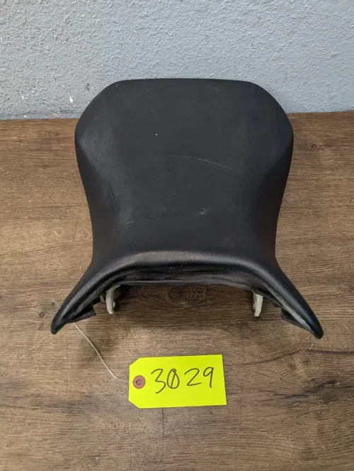 2007 SUZUKI SV650 OEM FRONT DRIVER SEAT CUSHION PAD SADDLE - 45100-16G21-W05