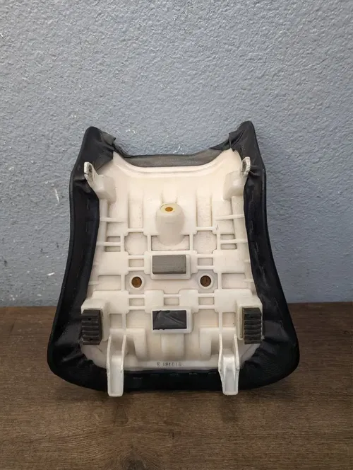 2007 SUZUKI SV650 OEM FRONT DRIVER SEAT CUSHION PAD SADDLE - 45100-16G21-W05