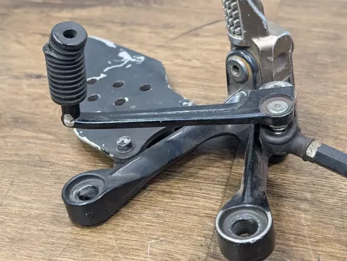 2005-2006 KAWASAKI NINJA ZX6R OEM RIGHT REARSET REAR SET DRIVER FOOT PEG REST