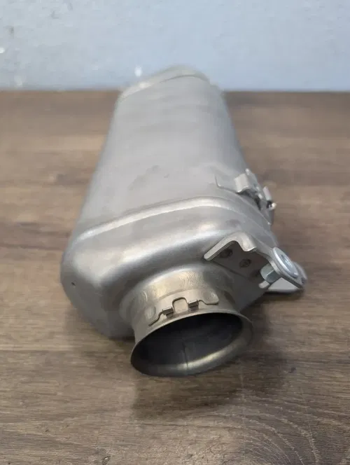2015-2018 Yamaha YZF R1 OEM Muffler Exhaust Pipe Silencer - 2CR-14750-00-00