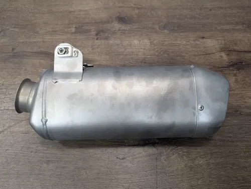 2015-2018 Yamaha YZF R1 OEM Muffler Exhaust Pipe Silencer - 2CR-14750-00-00