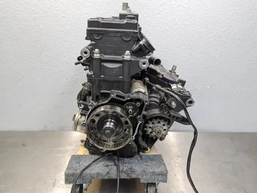2006-2007 YAMAHA YZF R6 OEM Engine Motor Crankcase Cylinder Head Assembly Runner